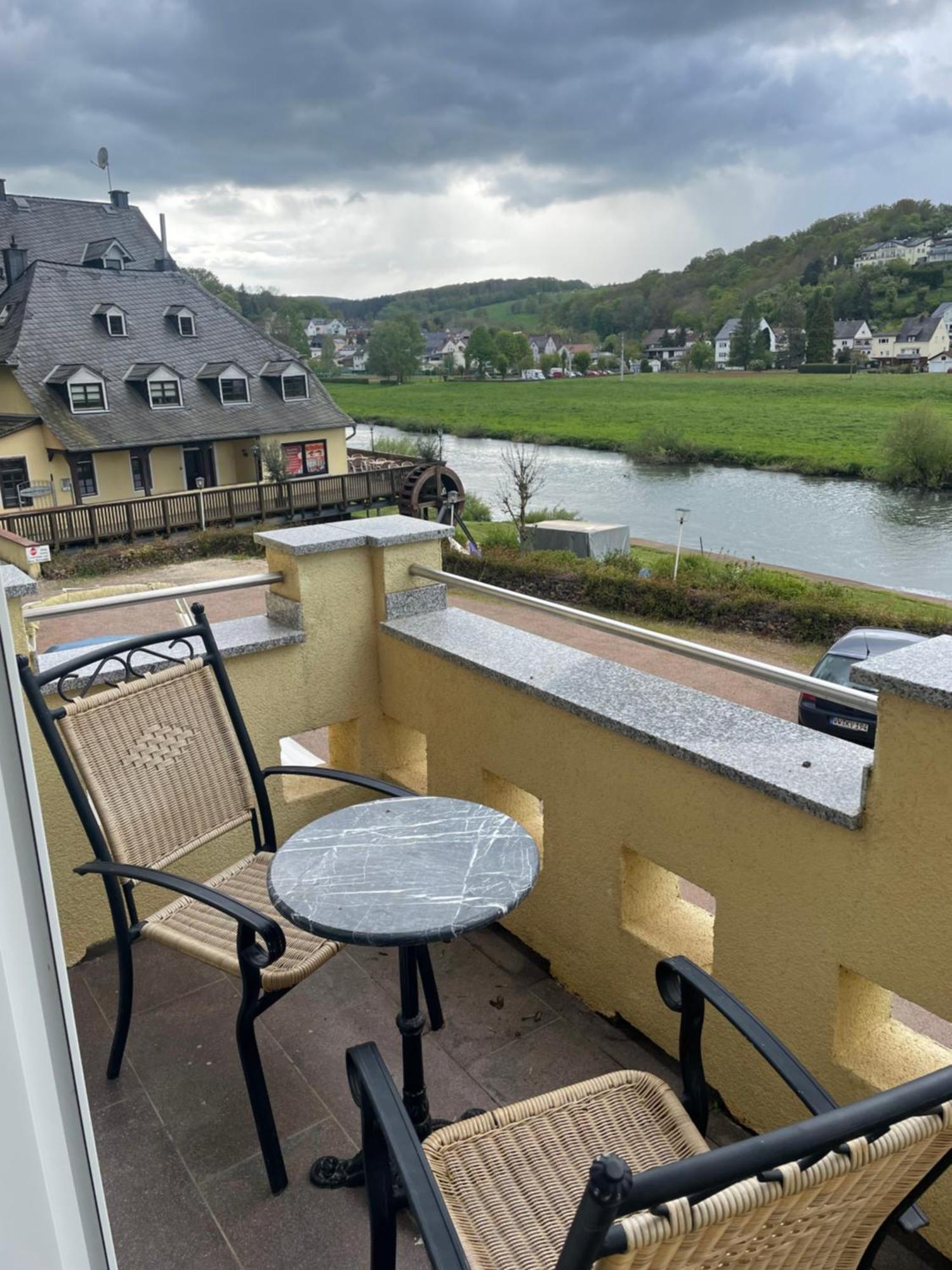 Ferienwohnung Riverside Resort Idyllisch Direkt An Der Lahn Diez Buitenkant foto